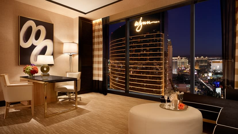 Encore Panoramic View Desk
