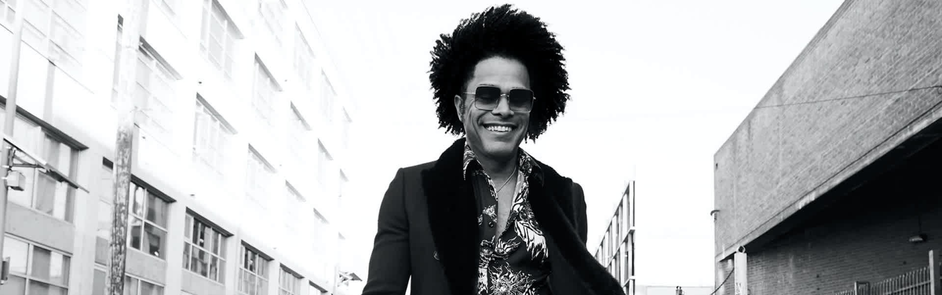 Maxwell Performs in Las Vegas at Encore Theater