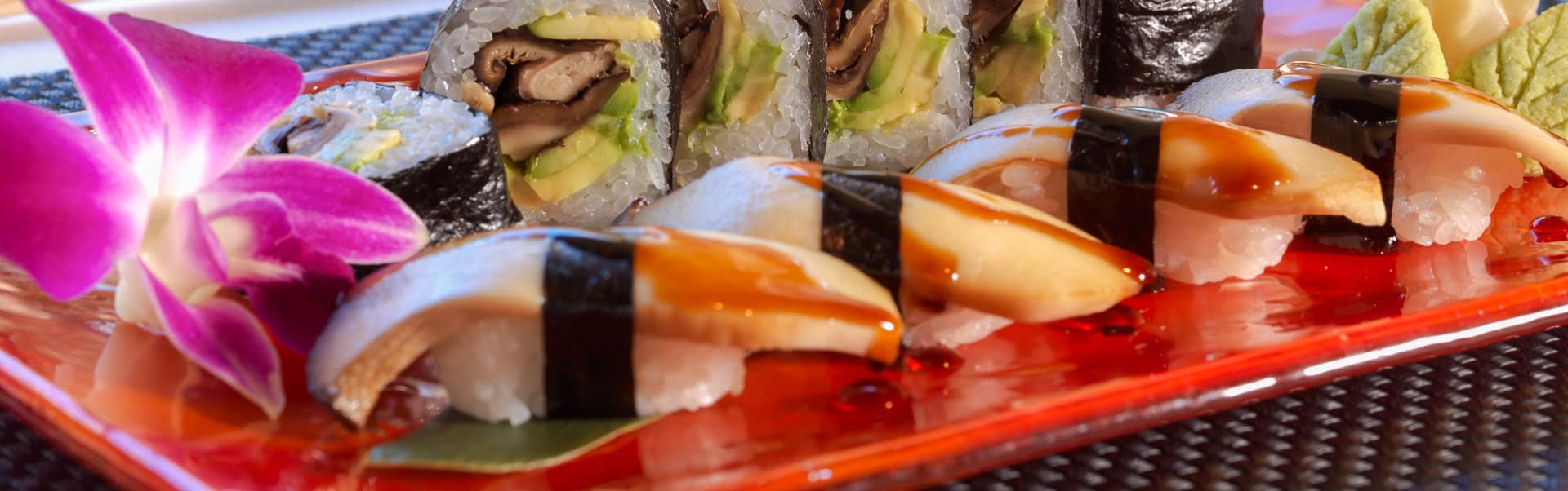 mushroomavacado roll Wazuzu Vegan