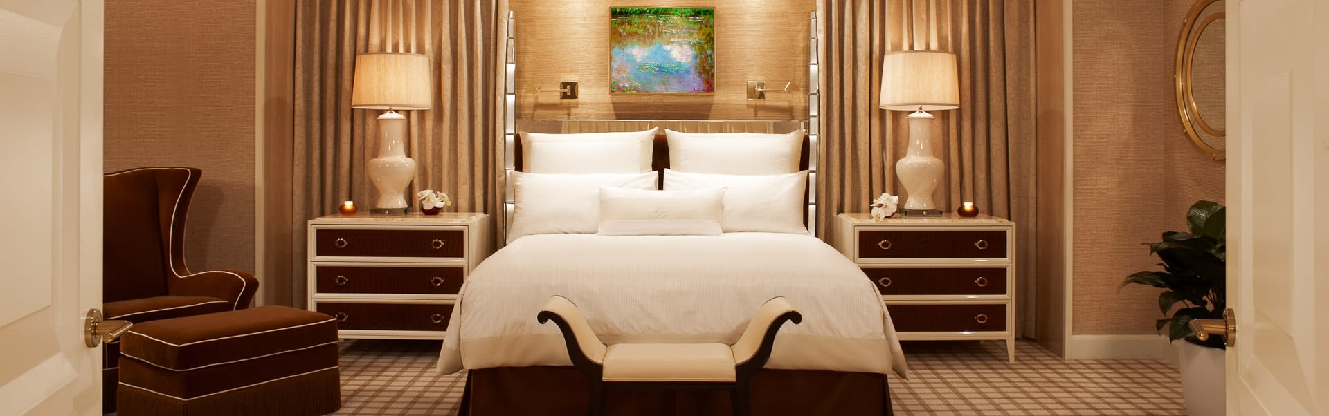 Encore Salon Suite Bedroom