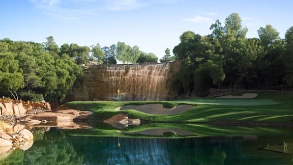 the 18th green at Wynn Golf Club at Wynn Las Vegas